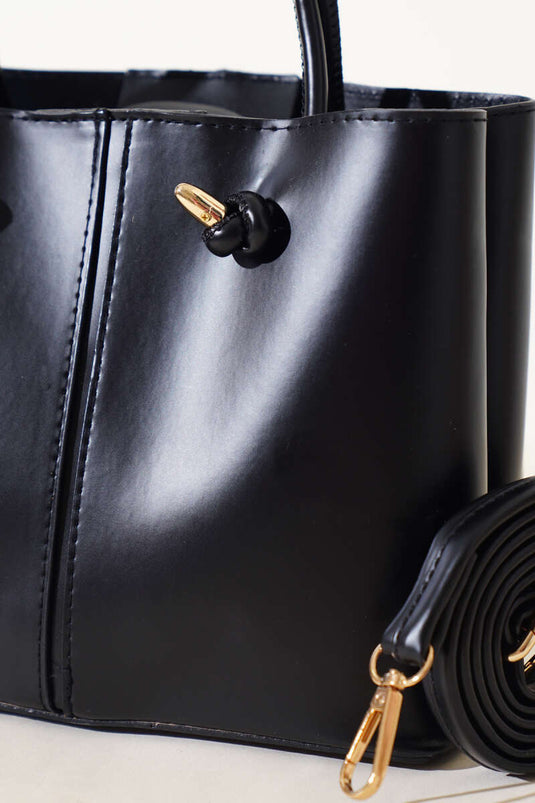 حقيبة يد نسائية بتفاصيل خياطة باللون الأسود