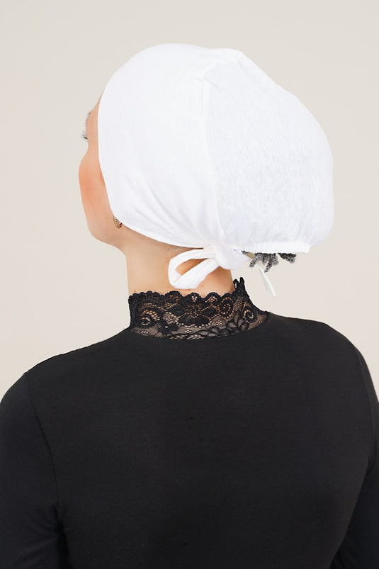 Seamless Model White Bonnet