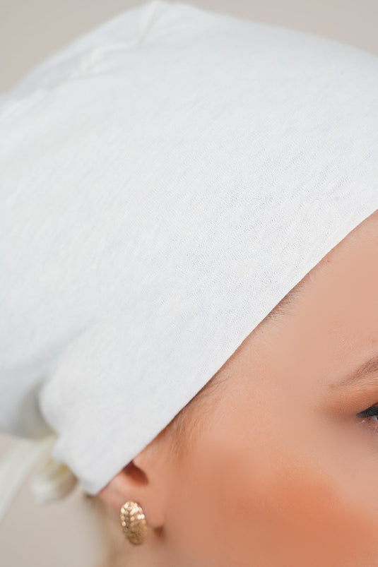 Nahtlose Modell-Creme-Haube