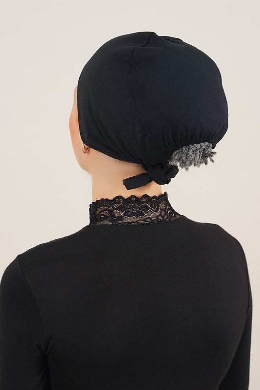 Seamless Model Black Bonnet