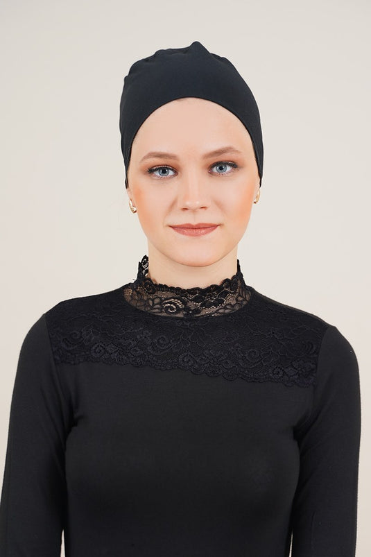 Seamless Model Black Bonnet