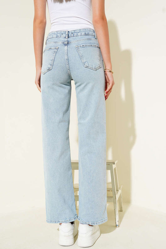 بنطال جينز مفتوح للثلج، بفتحة ليزرية عند الركبة