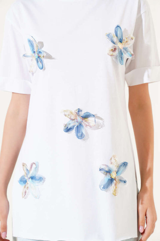 تي شيرت أبيض بأكمام مزدوجة من قماش التول المزهر