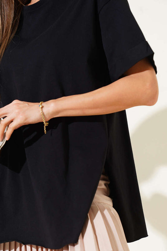 Schwarzes T-Shirt mit doppelten Ärmeln und Seitenschlitzen