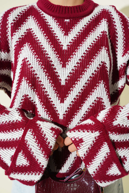 كنزة صوفية محبوكة بنمط متعرج بأكمام مزدوجة، لون عنابي