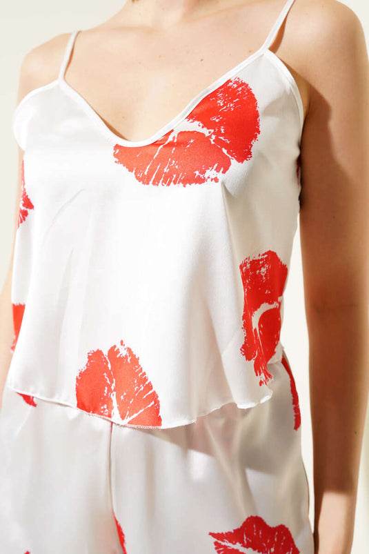 Weißer Satin-Pyjama mit Lippe und Trägern