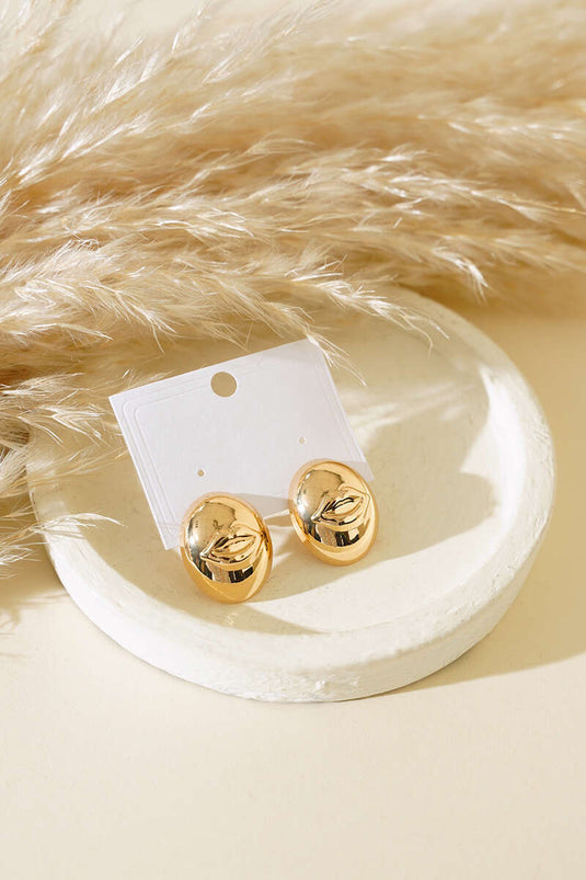 أقراط ذهبية على شكل شفاه