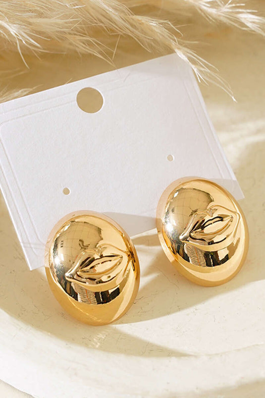 أقراط ذهبية على شكل شفاه