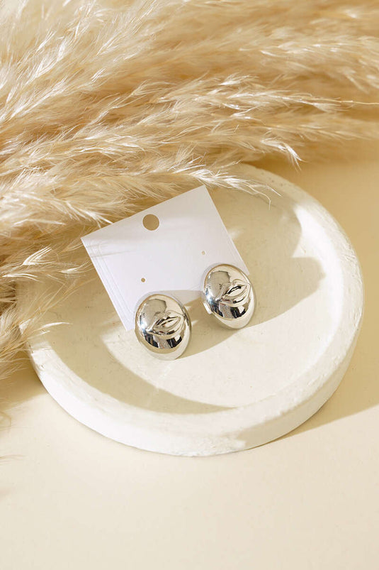 أقراط فضية على شكل شفاه