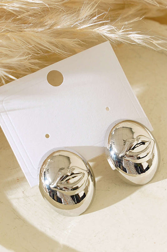 أقراط فضية على شكل شفاه