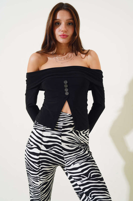 بلوزة ساندي مع إكسسوار بأزرار باللون الأسود