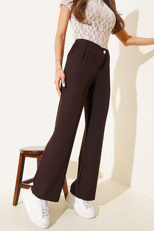 Pantalon à fermeture éclair avec détails de boutons marron
