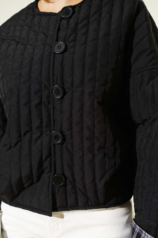 Steppjacke mit Knopfdetails, Schwarz