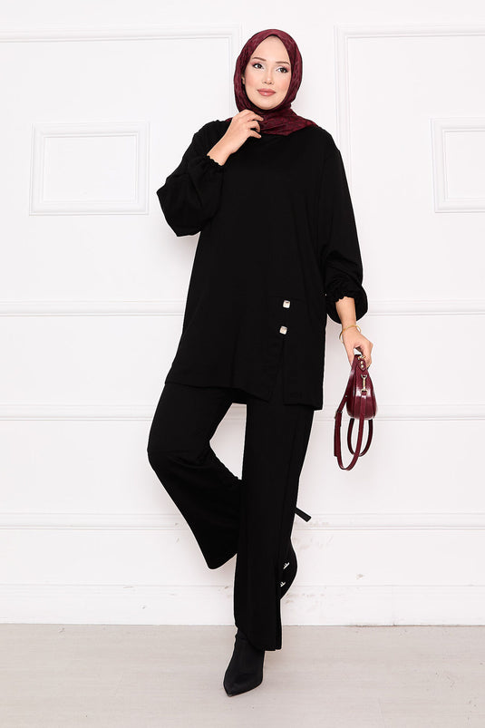 بدلة أويشو سوداء بتفاصيل أزرار وفتحات