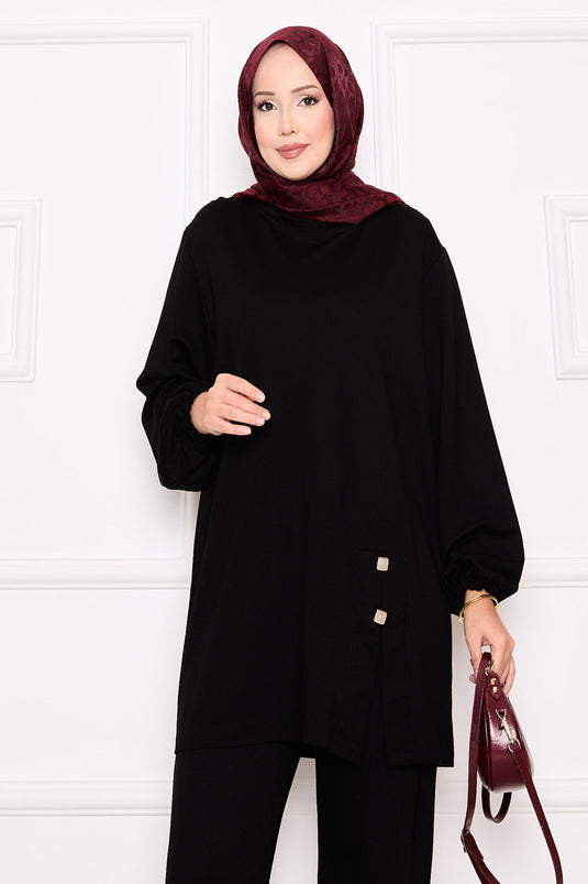 بدلة أويشو سوداء بتفاصيل أزرار وفتحات