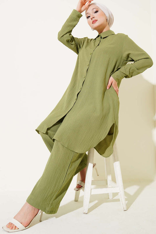 Zweiteiliges Set mit Knöpfen aus Baumrinde Grün