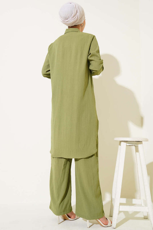 Zweiteiliges Set mit Knöpfen aus Baumrinde Grün