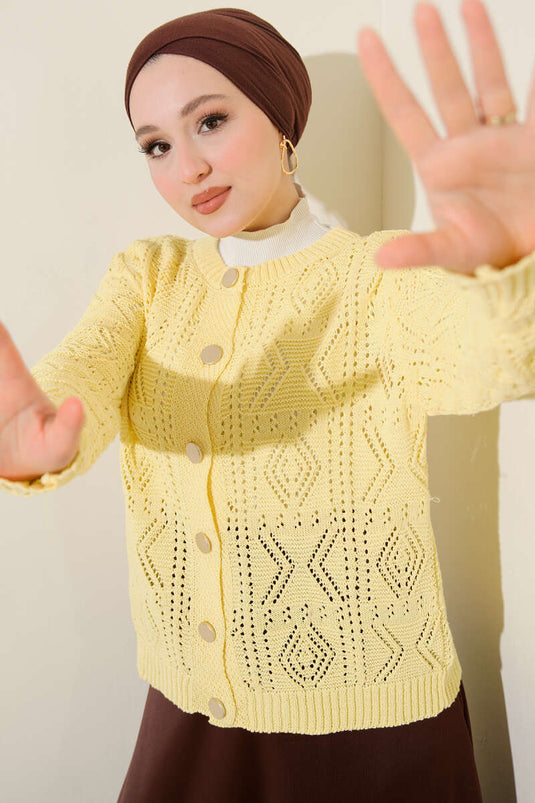 Gebreid Kort Vest met Knopen en Opengewerkt Patroon Geel