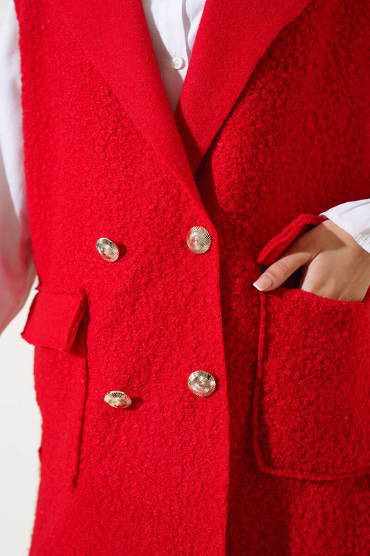 سترة حمراء بأزرار وجيب