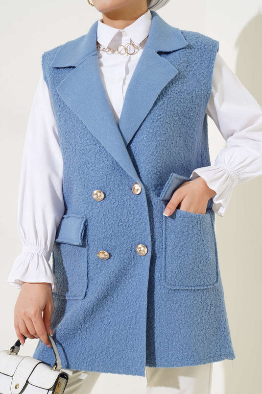 سترة زرقاء بأزرار وجيب