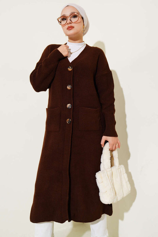 Langer Strickcardigan mit Knöpfen und Taschen, Braun