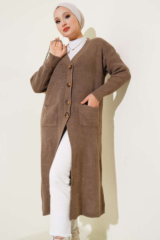 Cardigan long en tricot avec poches et boutons couleur latte