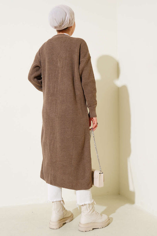 Cardigan long en tricot avec poches et boutons couleur latte