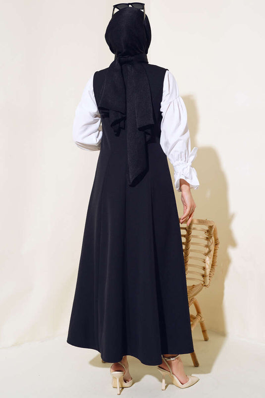 جيليه بأزرار باللون الأسود