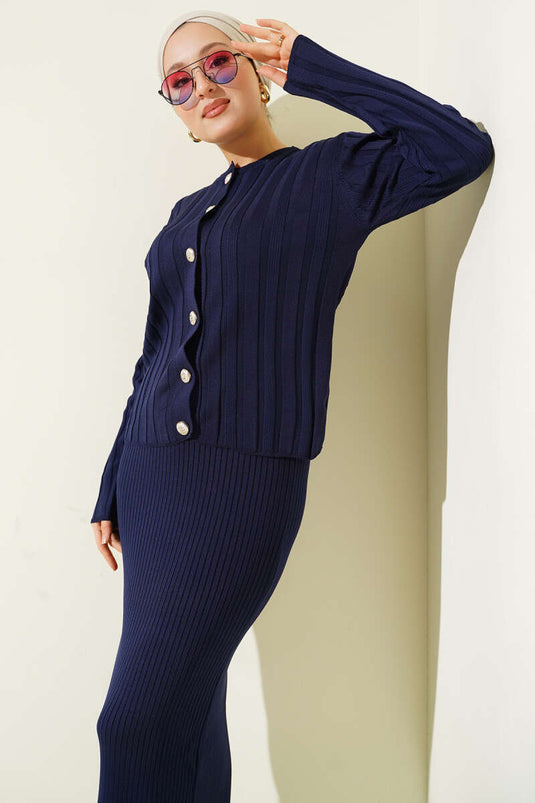 Ensemble deux pièces en maille avec gilet boutonné, bleu marine