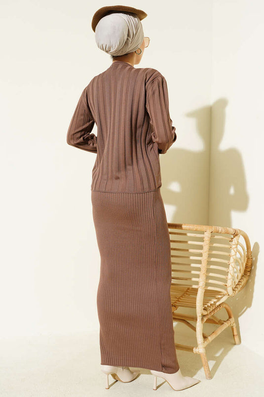 Ensemble deux pièces en maille avec gilet boutonné, couleur vison