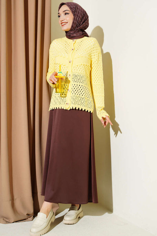 Cardigan court en tricot jaune avec boutons et reliefs