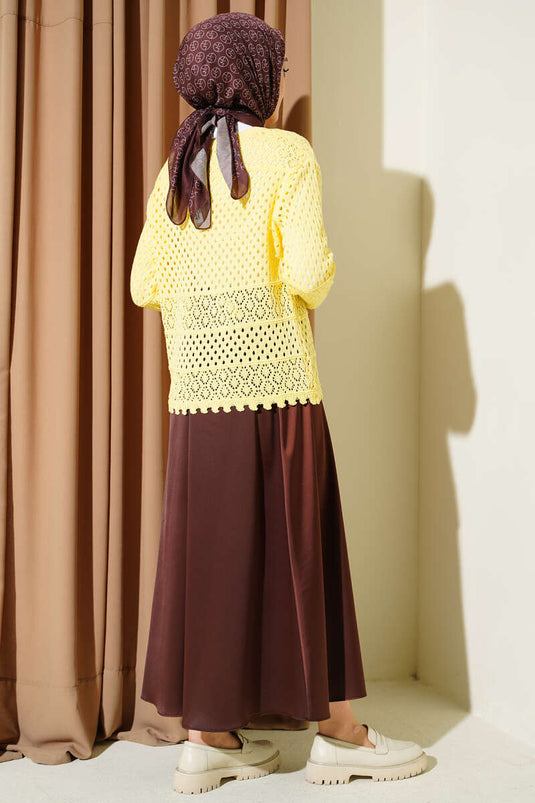 Cardigan court en tricot jaune avec boutons et reliefs