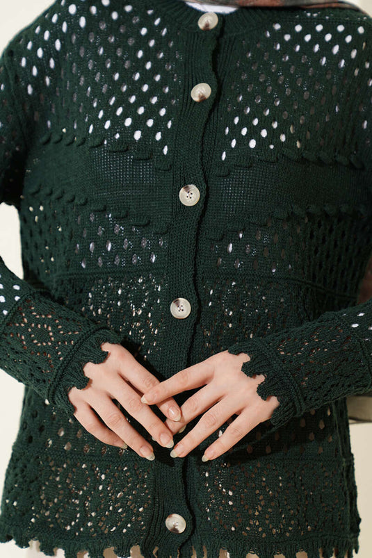 Kurze Strickjacke mit Knöpfen und Prägung, Smaragd