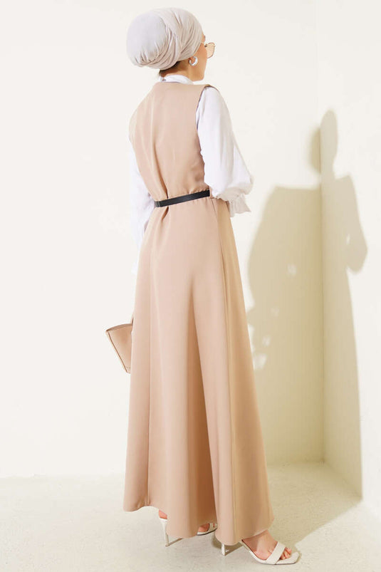 فستان صدرية بأزرار وحزام باللون البيج