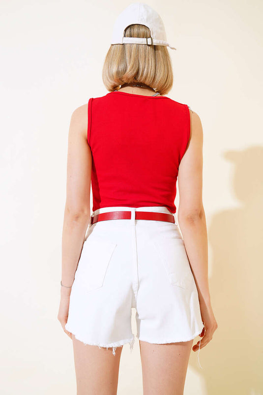 سترة مزدوجة الصدر بأزرار باللون الأحمر