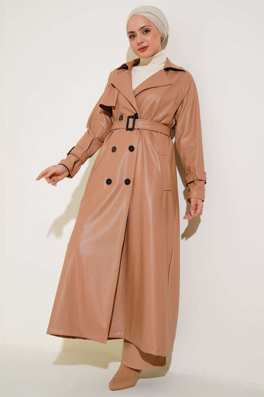 معطف ترنش جلدي بأزرار وحزام بلون لاتيه