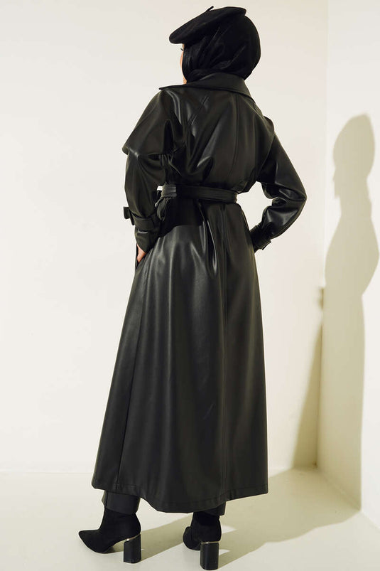 Trench-coat en cuir noir avec ceinture boutonnée