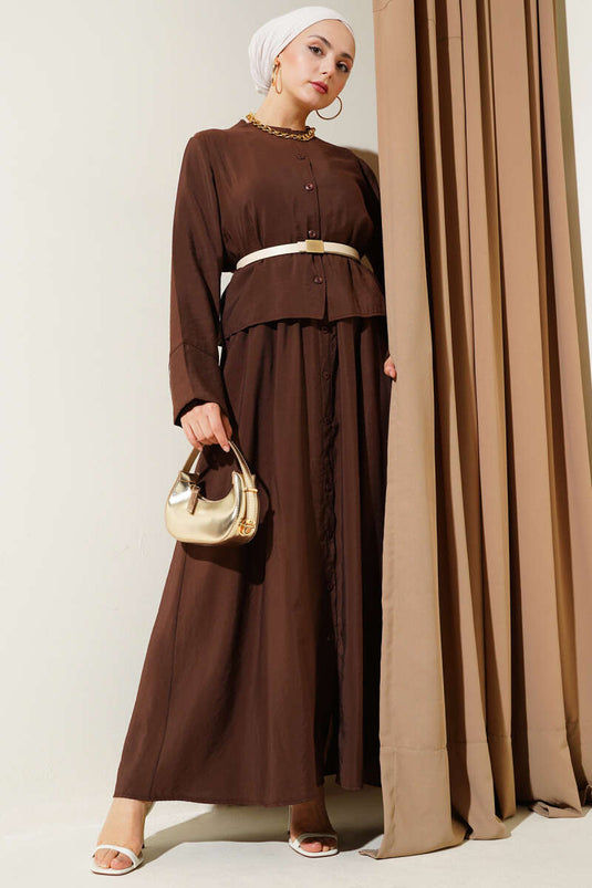 طقم سترة بأزرار وحزام من قطعتين باللون البني