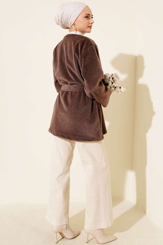 سترة من فرو المنك التايلاندي مزودة بأزرار وحزام