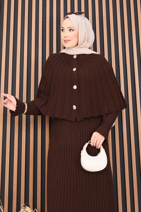 بدلة حجاب من قطعتين مع عباءة وأزرار وقميص محبوك، لون بني