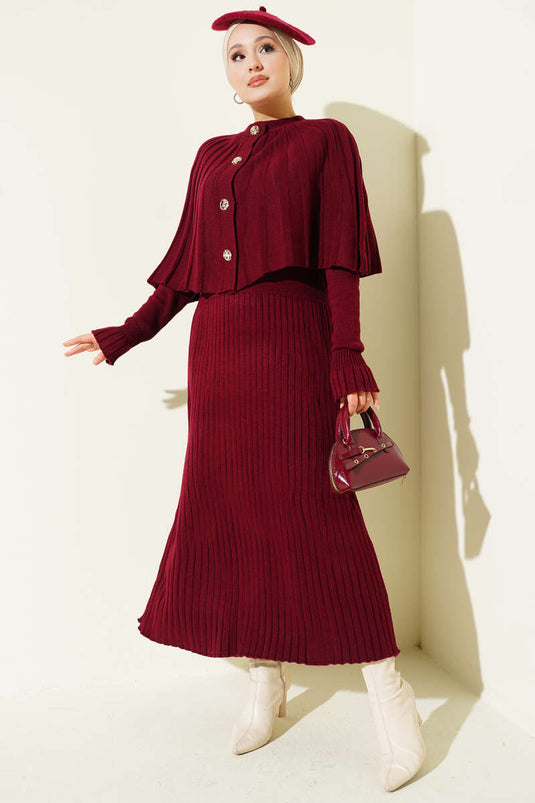 Ensemble De Robe En Tricot À Cape Boutonnée Bordeaux