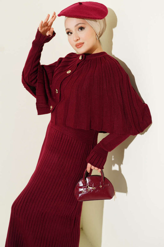 Ensemble De Robe En Tricot À Cape Boutonnée Bordeaux