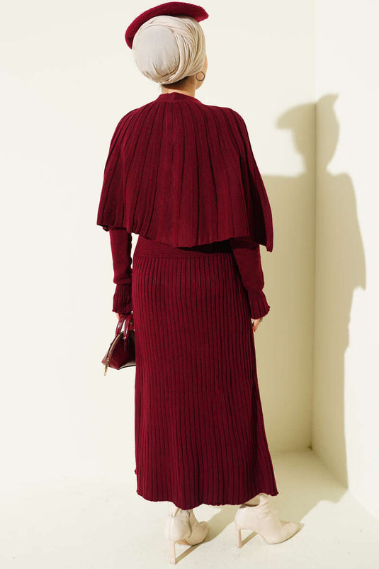 Ensemble De Robe En Tricot À Cape Boutonnée Bordeaux