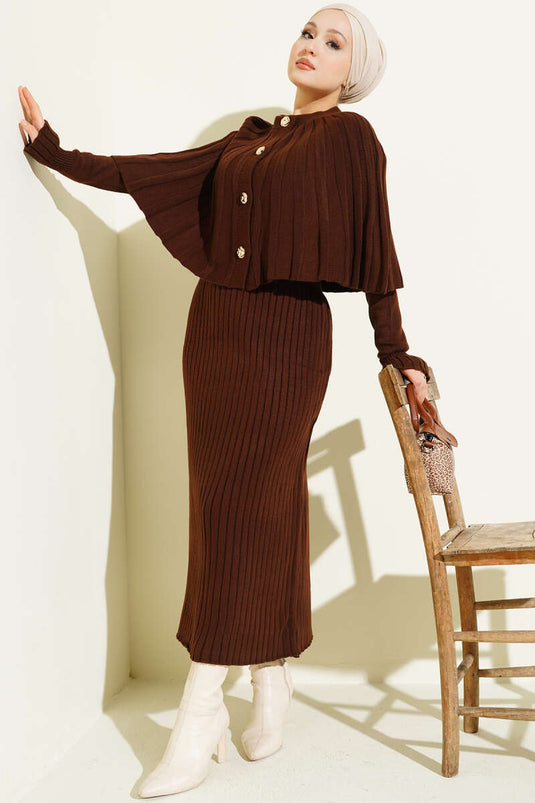 طقم فستان محبوك بقلنسوة وأزرار بني