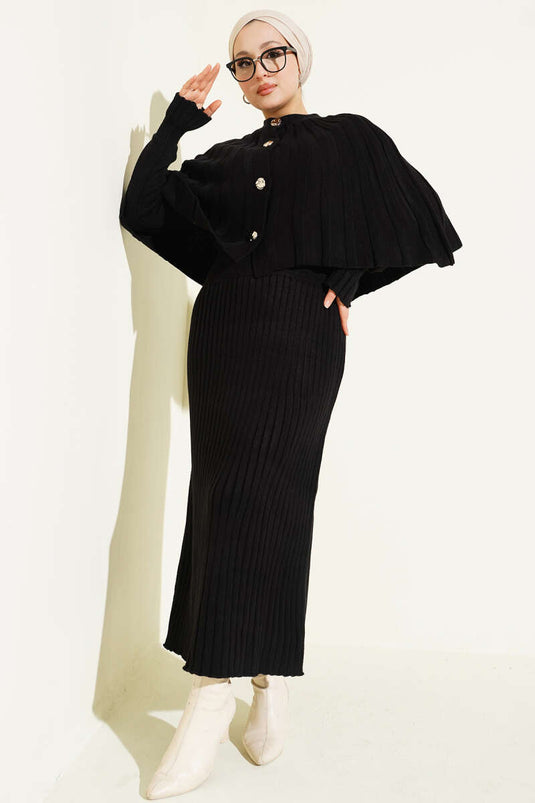 Schwarzes Strickkleid-Set Mit Knopfleiste Im Cape-Stil