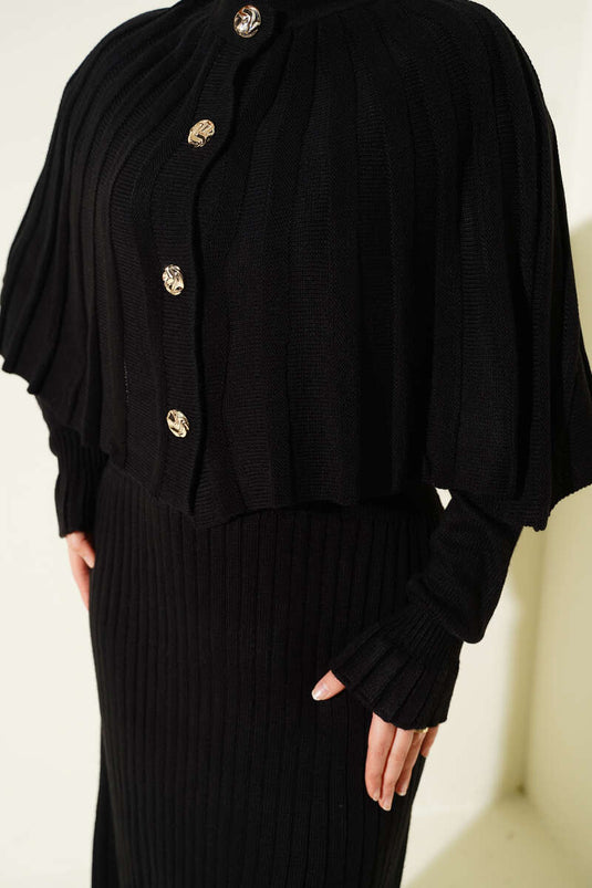 Schwarzes Strickkleid-Set Mit Knopfleiste Im Cape-Stil