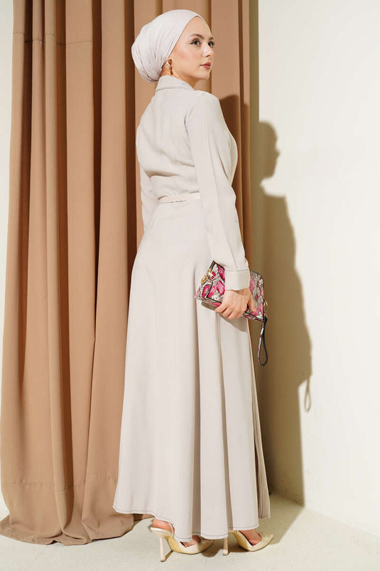 Robe plissée à ceinture avec boutons couleur pierre