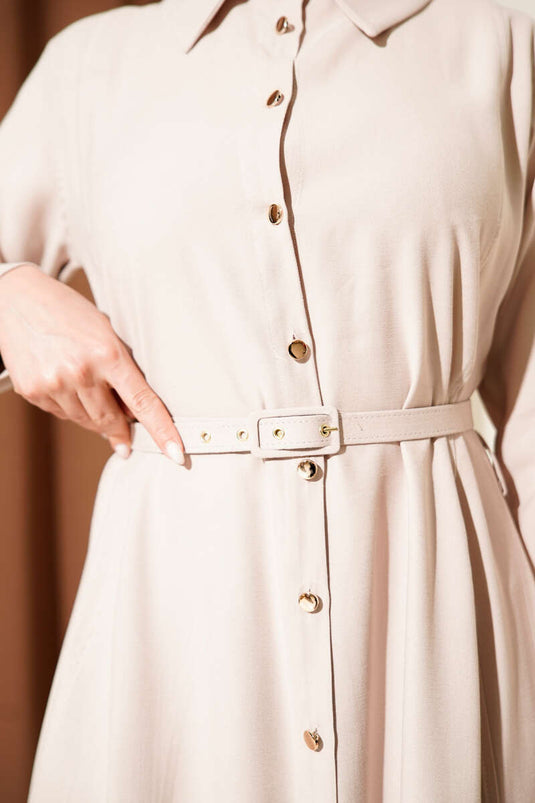 Robe fine en tencel avec ceinture fine et boutons beige
