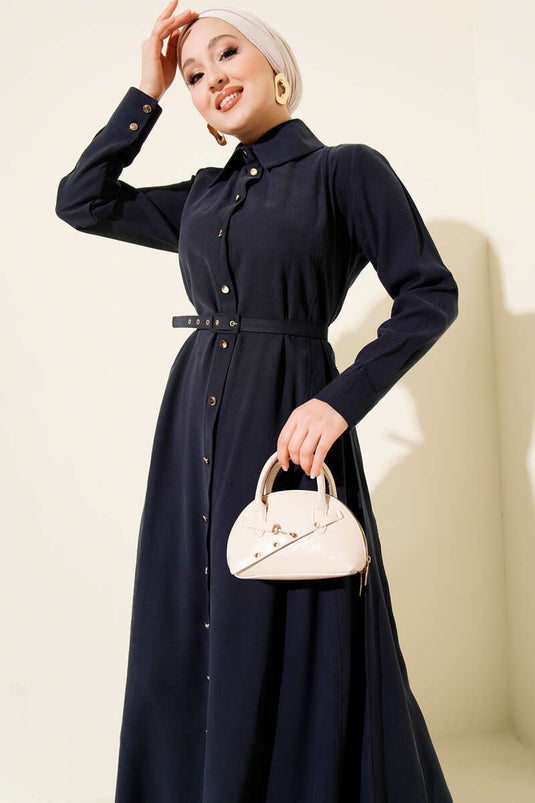 Jurk met knopen, fijne tailleband, marineblauw