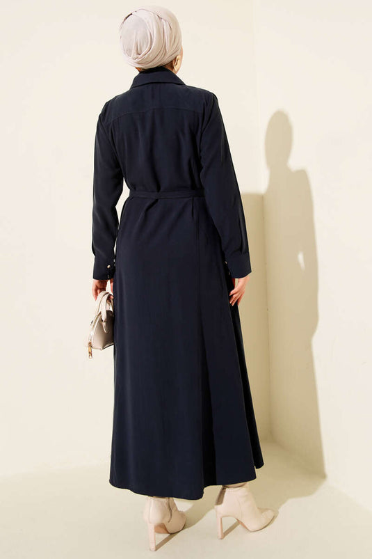 Jurk met knopen, fijne tailleband, marineblauw